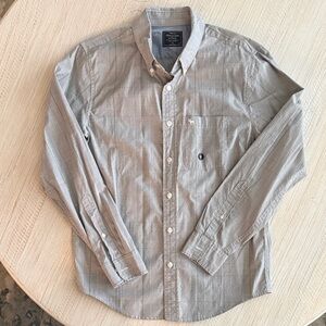 Abercrombie & Fitch Light Gray Plaid Long-Sleeve Button-Down Shirt, size M